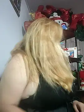 karlaanqui1 online show from December 13, 2025, 10:59 pm