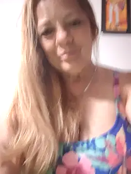 karlaanqui1 online show from May 17, 2026, 10:33 am