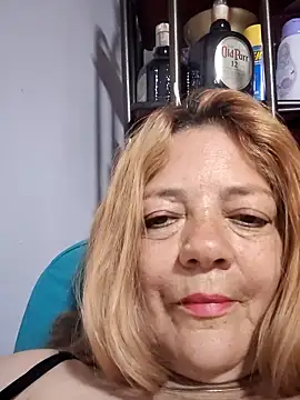 karlaanqui1 online show from May 19, 2026, 10:43 am
