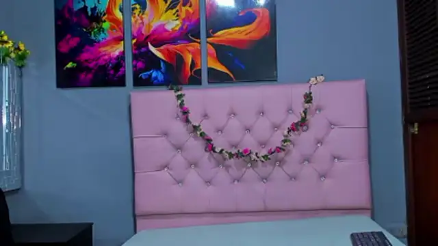 ElanGiraldo online show from November 29, 2025, 10:35 pm