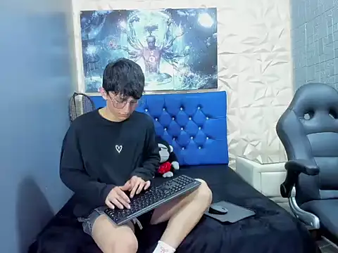 ElanGiraldo online show from March 13, 2026, 11:33 pm