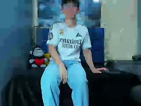 ElanGiraldo online show from March 22, 2026, 9:07 pm