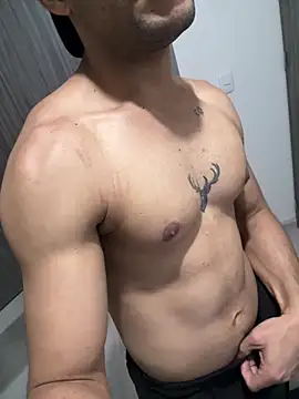 Snapshot of Naim__ chatting on November 18, 2025, 3:12 am Naim online show from November 18, 2025, 3:12 am