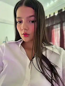 Snapshot of EmmiiGlow chatting on April 14, 2026, 8:59 pm EmmiiGlow online show from April 14, 2026, 8:59 pm