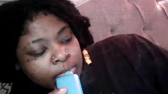 Snapshot of Dusaa_ chatting on December 19, 2025, 3:52 pm Dusaa online show from December 19, 2025, 3:52 pm