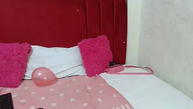 Snapshot of HipsDontLieX95 chatting on February 14, 2026, 9:55 pm HipsDontLieX95 online show from February 14, 2026, 9:55 pm