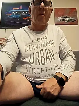 andy-1961 online show from November 11, 2025, 12:10 am