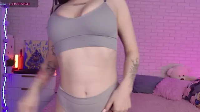 Darineko  online show from March 3, 2026, 5:46 am