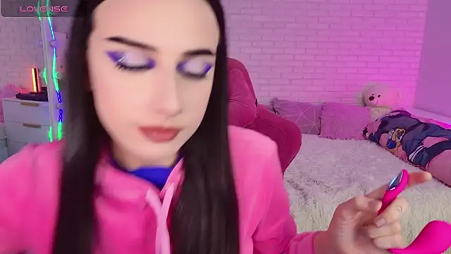 Darineko  online show from March 27, 2026, 3:23 am