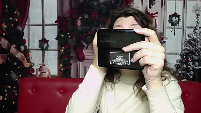 Snapshot of RoseHille chatting on December 21, 2025, 6:31 am RoseHille online show from December 21, 2025, 6:31 am