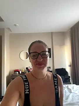 Milana8263 online show from December 18, 2025, 6:30 am