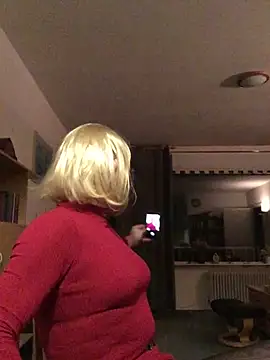 simone xdressing online show from February 2, 2025, 12:51 am