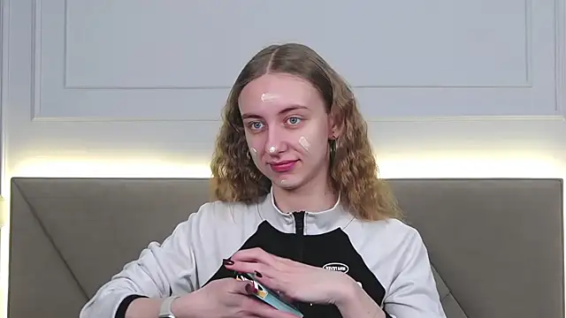 RachaelCute online show from December 17, 2025, 4:29 am