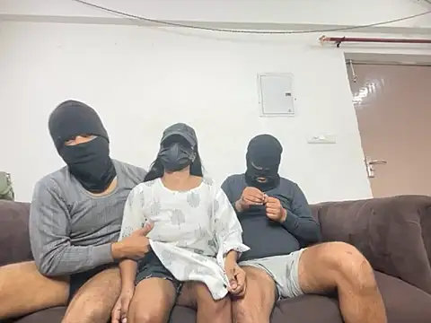 avnikaur online show from November 15, 2025, 6:44 am