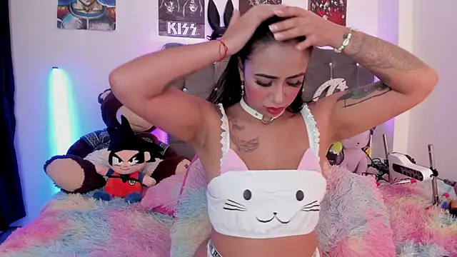 lunabritton1 online show from December 19, 2025, 4:19 am