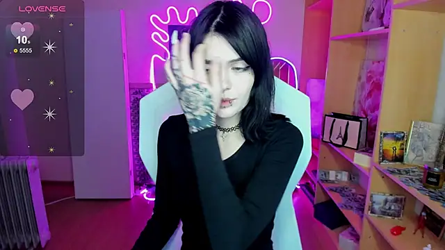 EmmaDarkk online show from November 11, 2025, 8:58 am