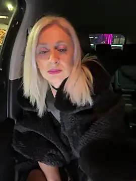 HOTLadyluna online show from February 27, 2026, 9:37 pm