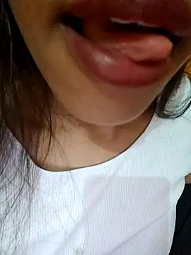 Hot  girls001 online show from November 16, 2025, 2:11 pm