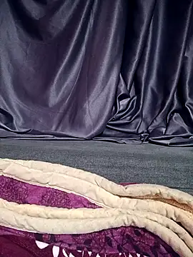 Snapshot of MiHeni chatting on April 6, 2026, 3:57 pm MiHeni online show from April 6, 2026, 3:57 pm