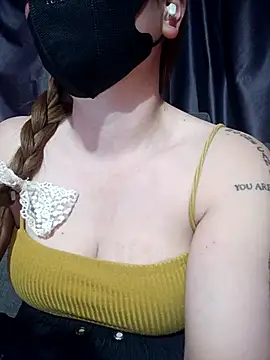 Snapshot of MiHeni chatting on April 12, 2026, 5:07 pm MiHeni online show from April 12, 2026, 5:07 pm