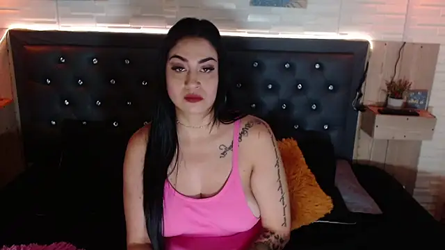 Scarlet Desire online show from November 11, 2025, 2:06 pm