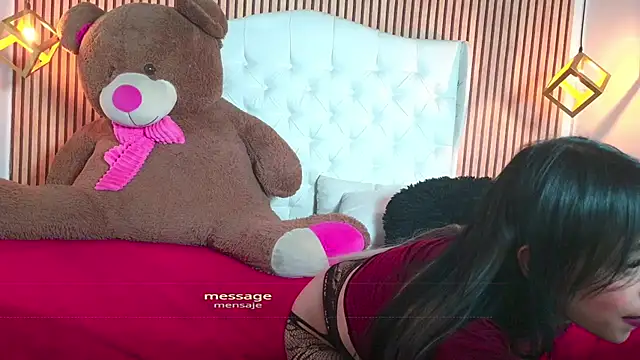  sophiaph online show from November 10, 2025, 4:28 pm