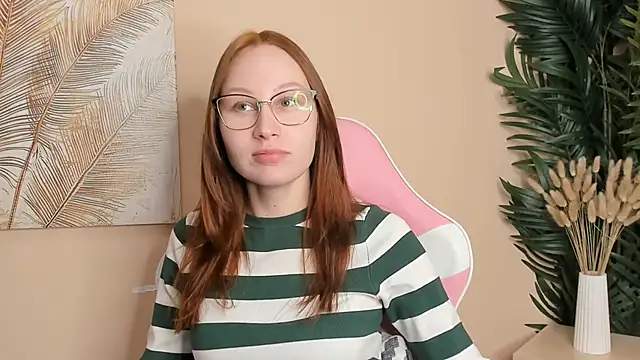 Snapshot of YiPalomo chatting on November 12, 2025, 9:21 am YiPalomo online show from November 12, 2025, 9:21 am