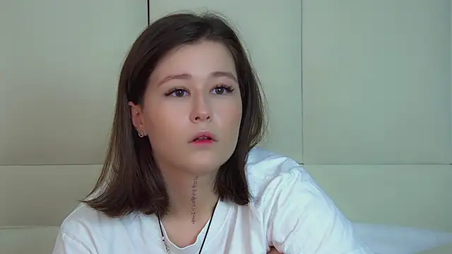 MiaJoys online show from November 25, 2025, 6:52 pm