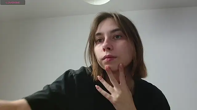 Snapshot of Dewkiss chatting on November 19, 2025, 10:10 pm Dewkiss online show from November 19, 2025, 10:10 pm