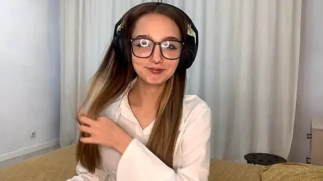 Snapshot of HoaPatton chatting on November 11, 2025, 10:04 am HoaPatton online show from November 11, 2025, 10:04 am