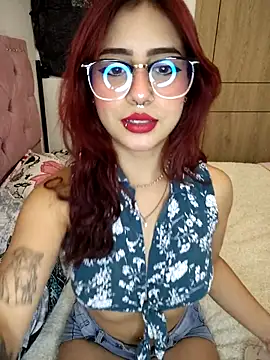 Snapshot of Sarah_Lark- chatting on November 12, 2025, 1:06 am Sarah Lark- online show from November 12, 2025, 1:06 am