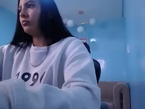 charlotte jhonson t  online show from November 10, 2025, 8:41 pm