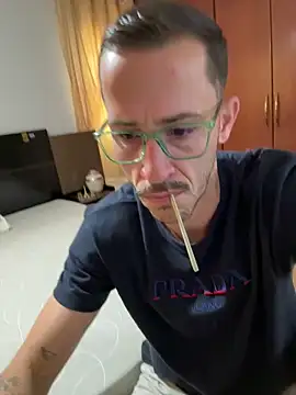 Lucasjandre online show from April 12, 2026, 11:37 am