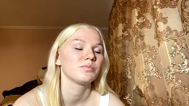 LynellMahe online show from December 1, 2025, 10:42 am