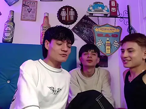 Snapshot of axel_milo_kairo_and_noa chatting on November 21, 2025, 4:00 am axel milo kairo and noa online show from November 21, 2025, 4:00 am