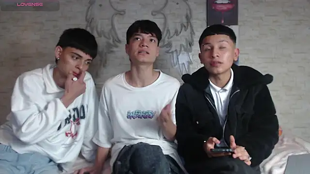 Snapshot of axel_milo_kairo_and_noa chatting on November 27, 2025, 10:01 pm axel milo kairo and noa online show from November 27, 2025, 10:01 pm