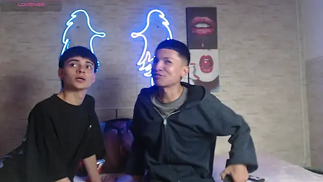 Snapshot of axel_milo_kairo_and_noa chatting on November 28, 2025, 9:28 pm axel milo kairo and noa online show from November 28, 2025, 9:28 pm