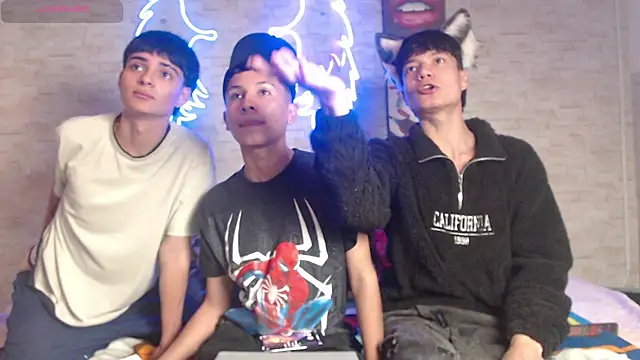 Snapshot of axel_milo_kairo_and_noa chatting on November 30, 2025, 3:54 am axel milo kairo and noa online show from November 30, 2025, 3:54 am