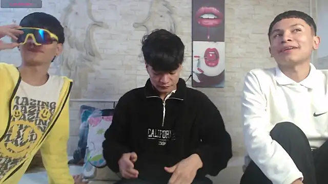 Snapshot of axel_milo_kairo_and_noa chatting on January 12, 2026, 10:20 am axel milo kairo and noa online show from January 12, 2026, 10:20 am