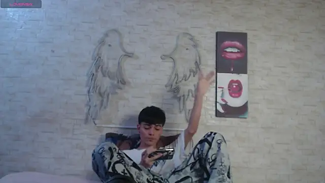 axel milo kairo and noa online show from February 10, 2026, 5:17 pm