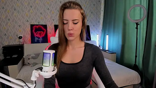 Snapshot of ElllySun chatting on November 21, 2025, 4:44 am ElllySun online show from November 21, 2025, 4:44 am