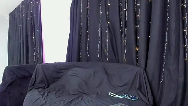 Snapshot of AnitSky chatting on November 14, 2025, 6:39 pm AnitSky online show from November 14, 2025, 6:39 pm