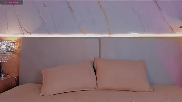 april grey11 online show from November 25, 2025, 8:20 pm