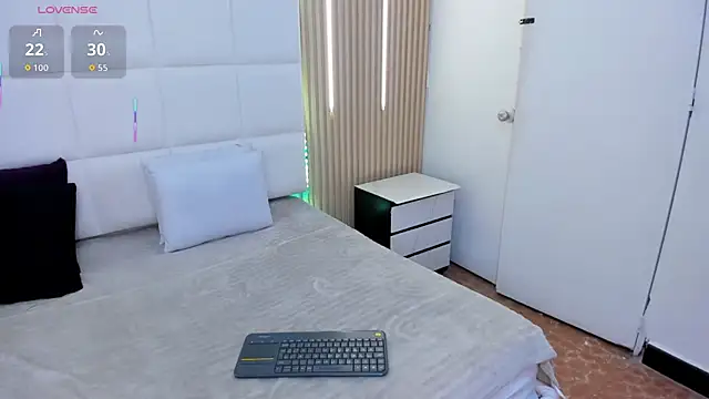 Snapshot of emilyandlea_ chatting on January 9, 2026, 7:37 pm emilyandlea online show from January 9, 2026, 7:37 pm