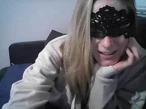 MelleEloa online show from November 26, 2025, 10:11 pm