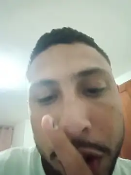 Snapshot of MAX_Jhonnson chatting on November 17, 2025, 4:18 am MAX Jhonnson online show from November 17, 2025, 4:18 am