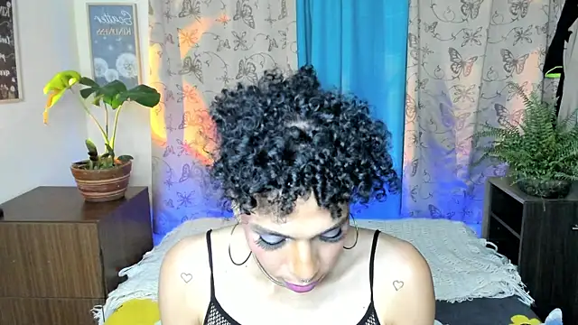 Angel White25 online show from February 5, 2026, 11:42 pm