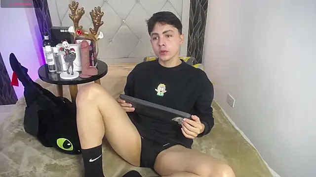 Samu FoXXX online show from December 17, 2025, 8:26 pm