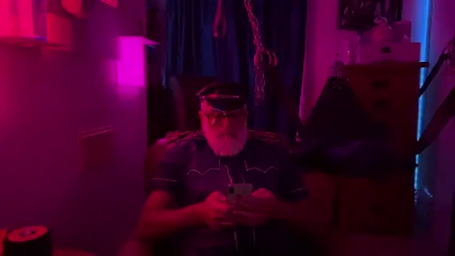 LeatherSdaddy online show from May 8, 2026, 2:28 am