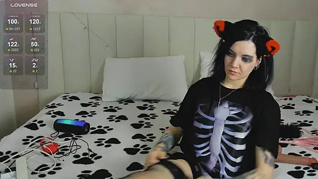 Lina Moony online show from February 6, 2026, 1:54 am